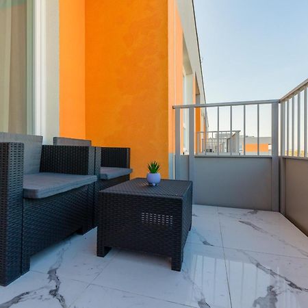 Elegant Apartments With Balcony & Parking Warsaw By Noclegi Renters المظهر الخارجي الصورة