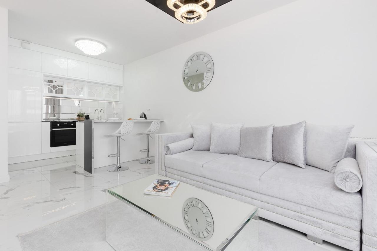 Elegant Apartments With Balcony & Parking Warsaw By Noclegi Renters المظهر الخارجي الصورة